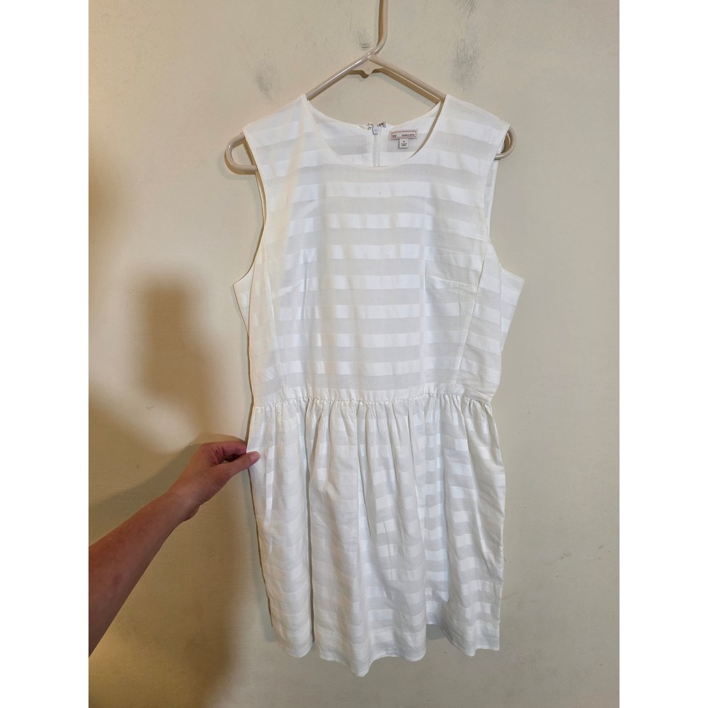 Gap White Cotton Shadow Stripe Fit‎ and Flare Sleeveless Dress 941986-00 Size 10